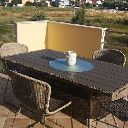 Apartament In Near Sandy Beaches Privlaka (Zadar)