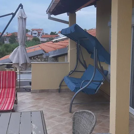 Lug 2, New And Comfortable With Pool Apartment Privlaka (Zadar)
