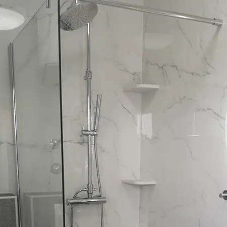 Lug 2, New And Comfortable With Pool Apartment