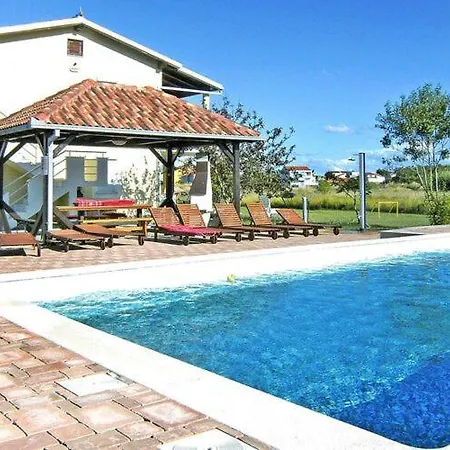 Apartment Lug 2, New And Comfortable With Pool