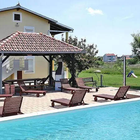 Apartment Lug 2, New And Comfortable With Pool *