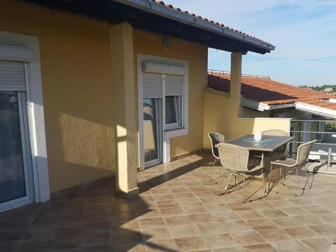 Apartment In Near Sandy Beaches *