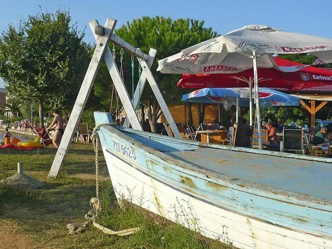 In Near Sandy Beaches Daire *